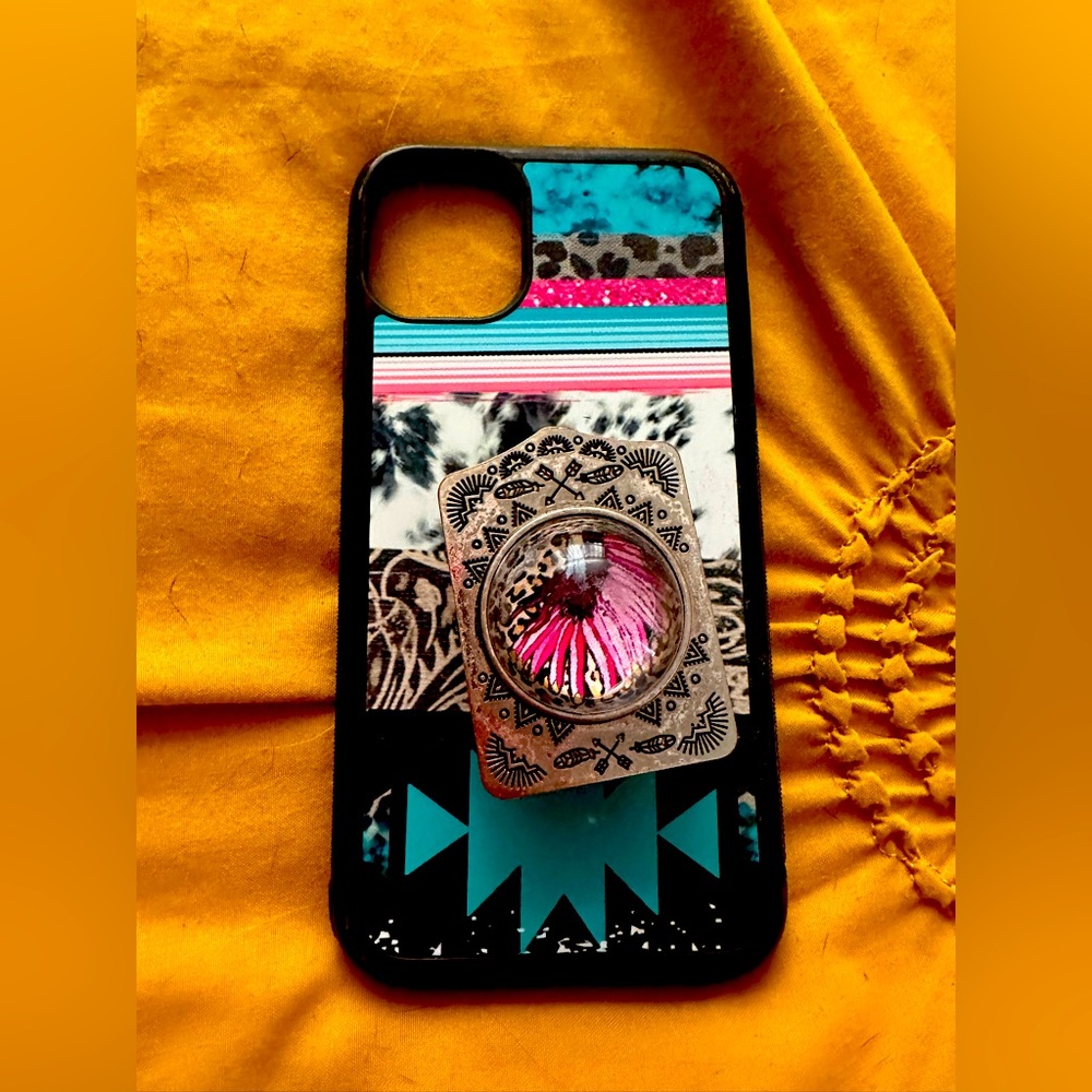 iPhone 11 case with pop socket